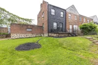 Cozy Getaway Quiet Neighborhood Near Dt 2 Bedroom Townhouse