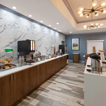 La Quinta Inn & Suites by Wyndham Oklahoma City - Moore