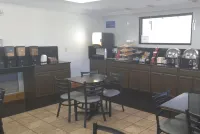 Wingate by Wyndham North East - breakfast