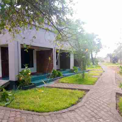 Royal South Luangwa Safaris Lodge Hotel Exterior