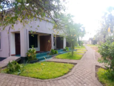 Royal South Luangwa Safaris Lodge Hotels in Mambwe