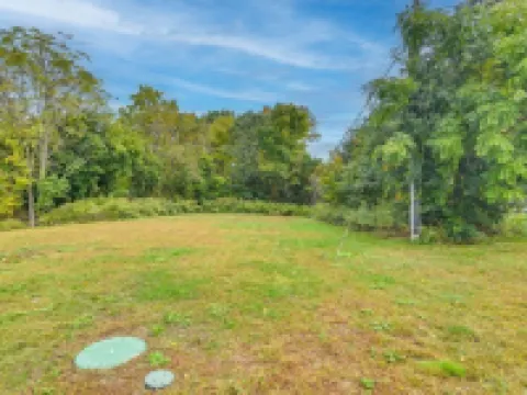 Charming 2-bedroom apartment in nice Sharon with WiFi, AC near Gillette Stadium Hotels in Sharon