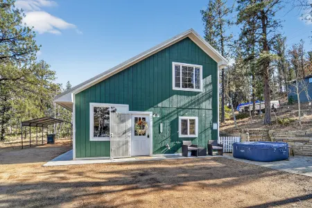 Mountain Escape Cabin With Hot Tub 1 Bedroom Cabin