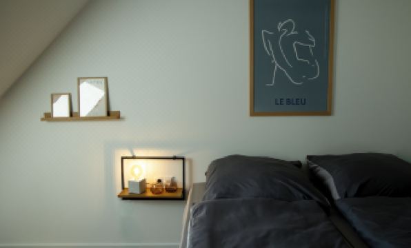 Moderne Stadt Zimmer mit eigenem Bad