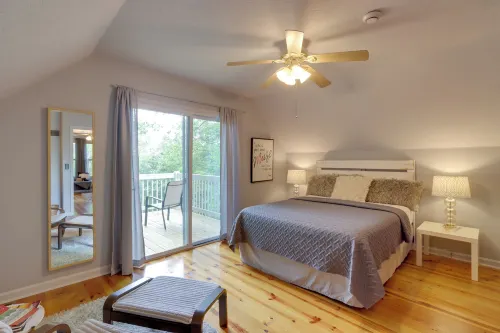 Blue Ridge Getaway w/ Hot Tub & Seasonal View! - parking
