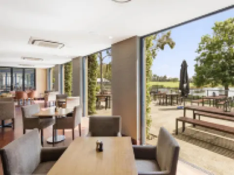 Oaks Cypress Lakes Resort Hotels in Pokolbin