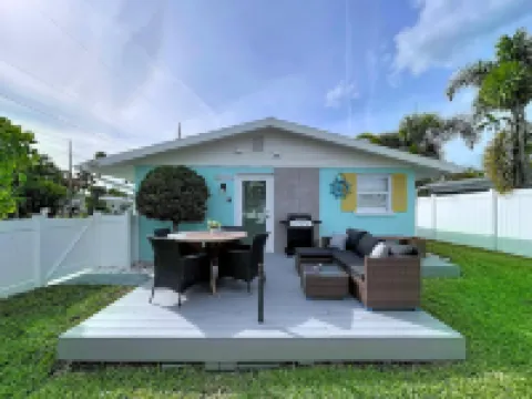 Charming, Family Friendly Newly Renovated Duplex on Holmes Beach