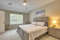 Modern Woodlands Townhome w/ Spacious Yard & Patio - 3 étoiles