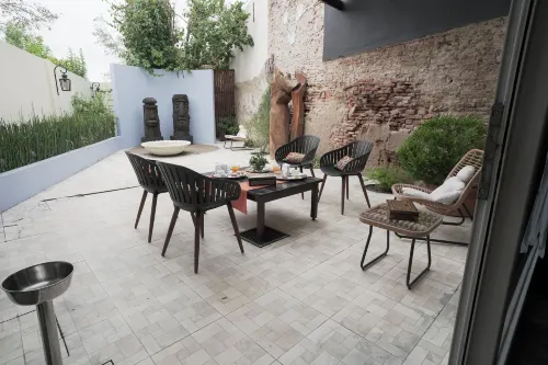 Los Muelles Boutique Hotel - parkir