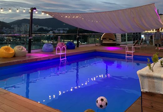 해뜨락펜션 거실 공간