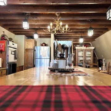 Cabinonthecreek.TX-Lake Limestone- Tasteful Rustic Charm & Grace.