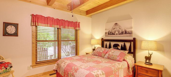 Private Cabin on 2 Acres Hot Tub, 10 Mi to Boone! Hotels in Watauga County