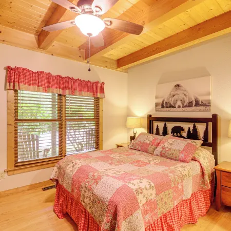 Private Cabin on 2 Acres Hot Tub, 10 Mi to Boone!