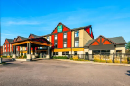 Quality Inn & Suites Hotels in Petawawa