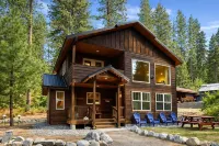 Just Plain Getaway 3 Bedroom Home by NW Comfy Cabins by RedAwning