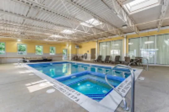 Comfort Inn & Suites Hotels in Ohio County