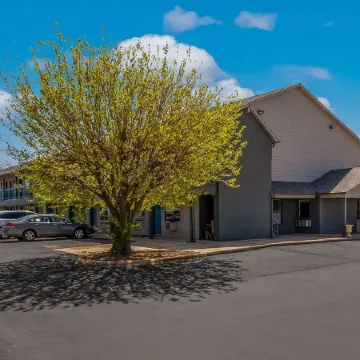 Econo Lodge Inn & Suites Enid South