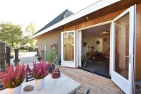 Stylish Holiday Home Near Sea - parking