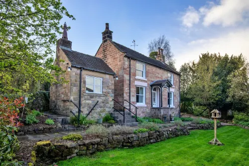 Cottage in Peak District Near Roaches Rocks - Country Houses