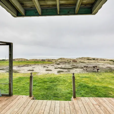 Sanderling Sea Cottages, Unit 3 w/ Private Balcony