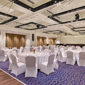 Radisson Blu Resort Fiji Denarau Island Отели рядом с достопримечательностью «Порт Денарау Марина»