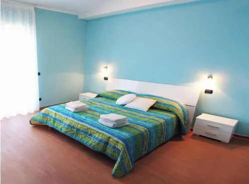 Seafront apartment. 3 double beds and 3 bathrooms
