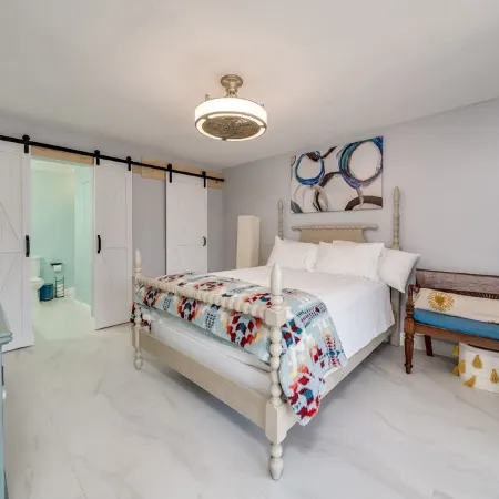 MODERN HOME WITH HEATED POOL! CLOSE TO SAWGRASS MILLS MALL! FLEXIBLE CHECK IN