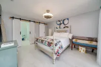 MODERN HOME WITH HEATED POOL! CLOSE TO SAWGRASS MILLS MALL! FLEXIBLE CHECK IN