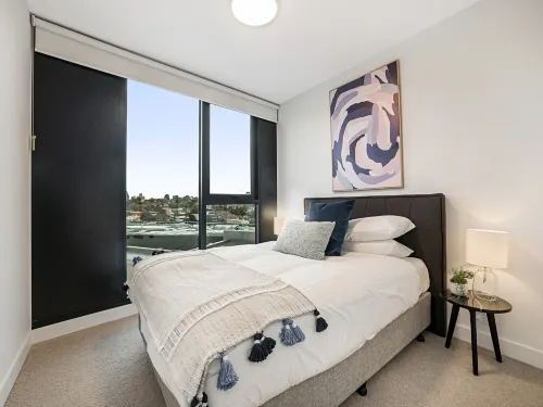 Modern, Executive 1 Bedroom Apartment With Balcony