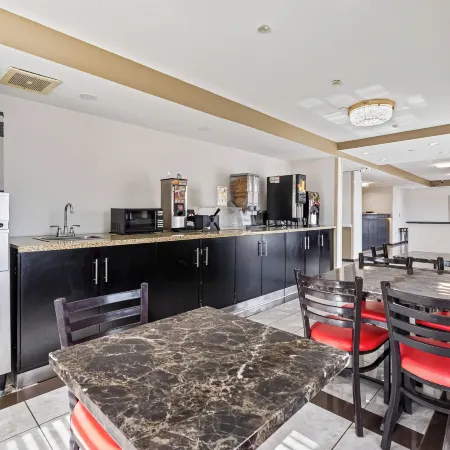 Rodeway Inn & Suites