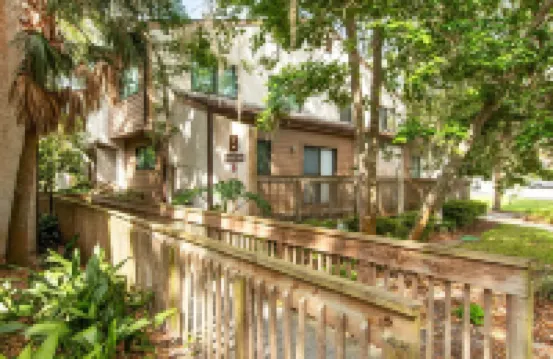 ONE BLOCK from the beach! Weekly and monthly discounts offered.