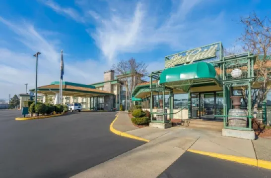 Rogue Regency Inn & Suites Hotels in 