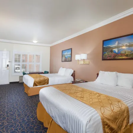 Days Inn & Suites by Wyndham South Gate