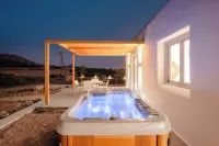 Xerolithos Natural Living - Hot Tub
