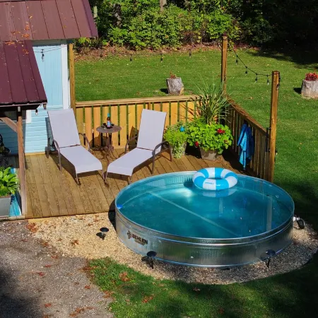 Couples Romantic Country Bungalow, Private, Stock Tank Pool, Birds, Wildlife