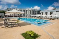 Hummer Hotel - Pools