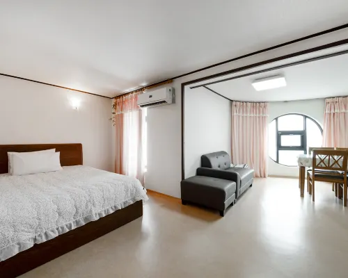Sokcho Dongmyeonghang Moa Hotels near Sokcho Lighthouse Observatory