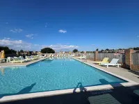 2 Br 1 Dog Kitty Hawk Condo: WiFi, Seasonal Pool, Tennis & Pickleball Near Ocean - مسبح