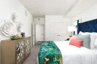 Upscale Condo at the Center of It All Hoteles en 