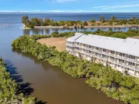 Sunrise Waterfront 2BR Townhome - Pool Private Terraces Hotels in Ruskin