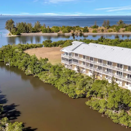 Sunrise Waterfront 2BR Townhome - Pool Private Terraces