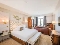 Grand Hotel Des Sablettes Plage, Curio Collection By Hilton Hotels in Var