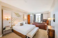Grand Hotel Des Sablettes Plage, Curio Collection By Hilton
