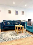 Tranquil Turquoise - 3 Bed House With Parking