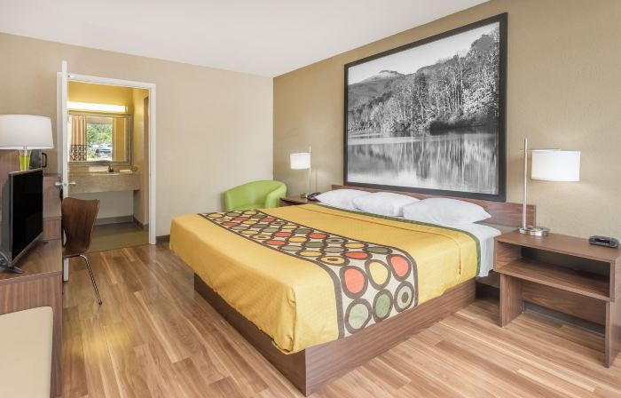 Super 8 by Wyndham Asheville Airport