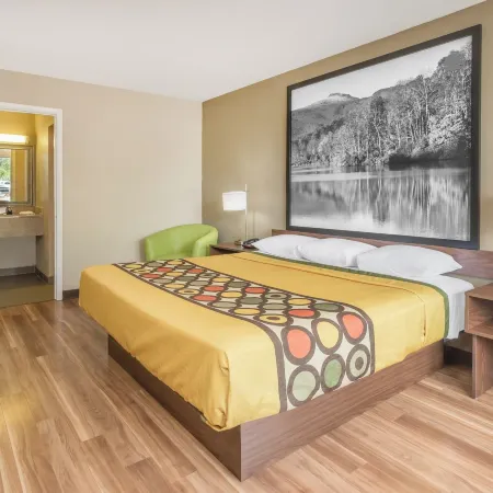 Super 8 by Wyndham Asheville Airport Отели в г. Флетчер