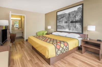 Super 8 by Wyndham Asheville Airport Hotel di Henderson County