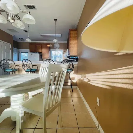 123 Beau Clair - Beachside Townhome With Balcony and Pool in Long Beach