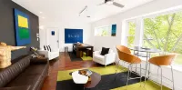 House 5863- Chicago's Premier Bed and Breakfast