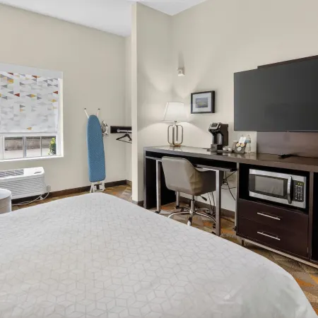 Holiday Inn & Suites DALLAS-ADDISON by IHG